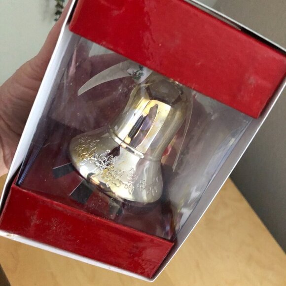 2007 Pfaltzgraff Winterberry Silverplate Bell - 1st Edition Ornament - Picture 2 of 9